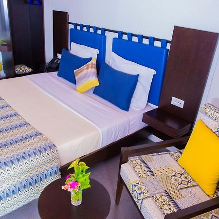 Dunia Hotel Ouagadougou Loumbila Buitenkant foto