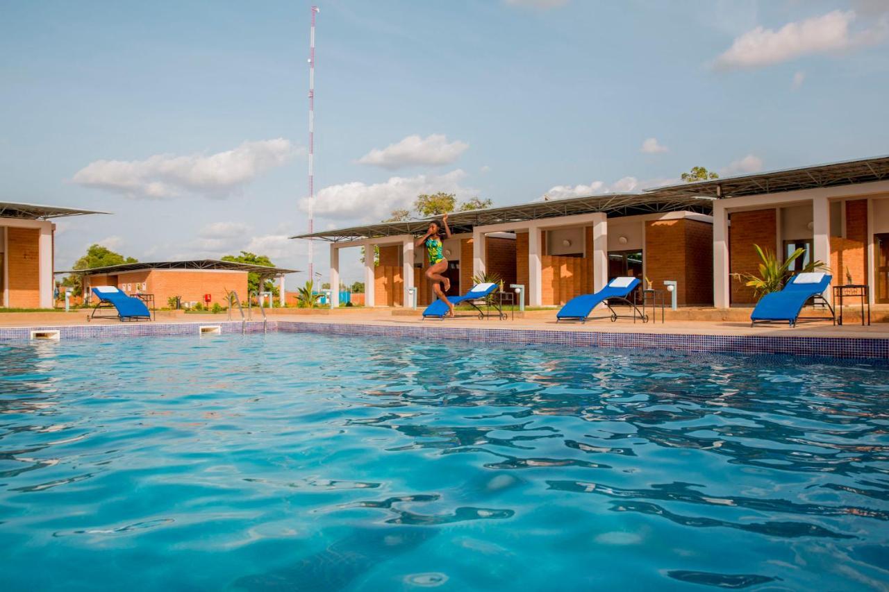 Dunia Hotel Ouagadougou Loumbila Buitenkant foto