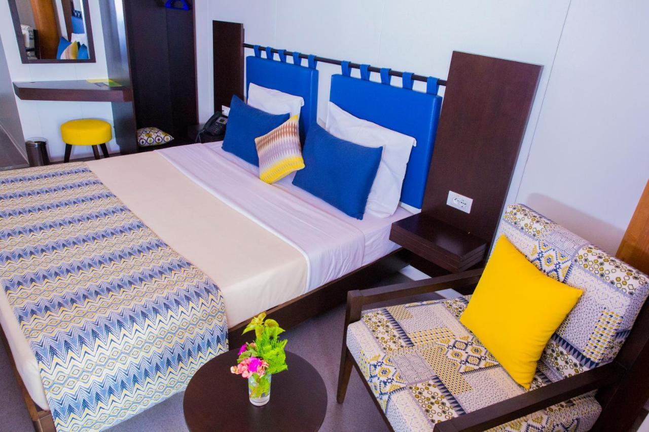 Dunia Hotel Ouagadougou Loumbila Buitenkant foto