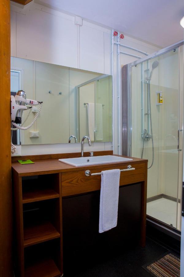 Dunia Hotel Ouagadougou Loumbila Buitenkant foto