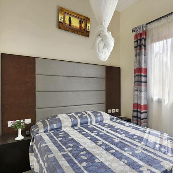 Dunia Hotel Ouagadougou Loumbila Buitenkant foto