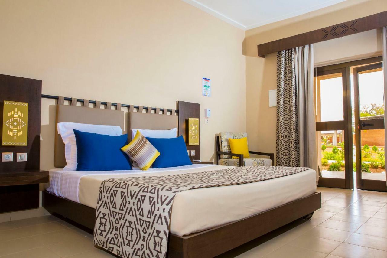 Dunia Hotel Ouagadougou Loumbila Buitenkant foto