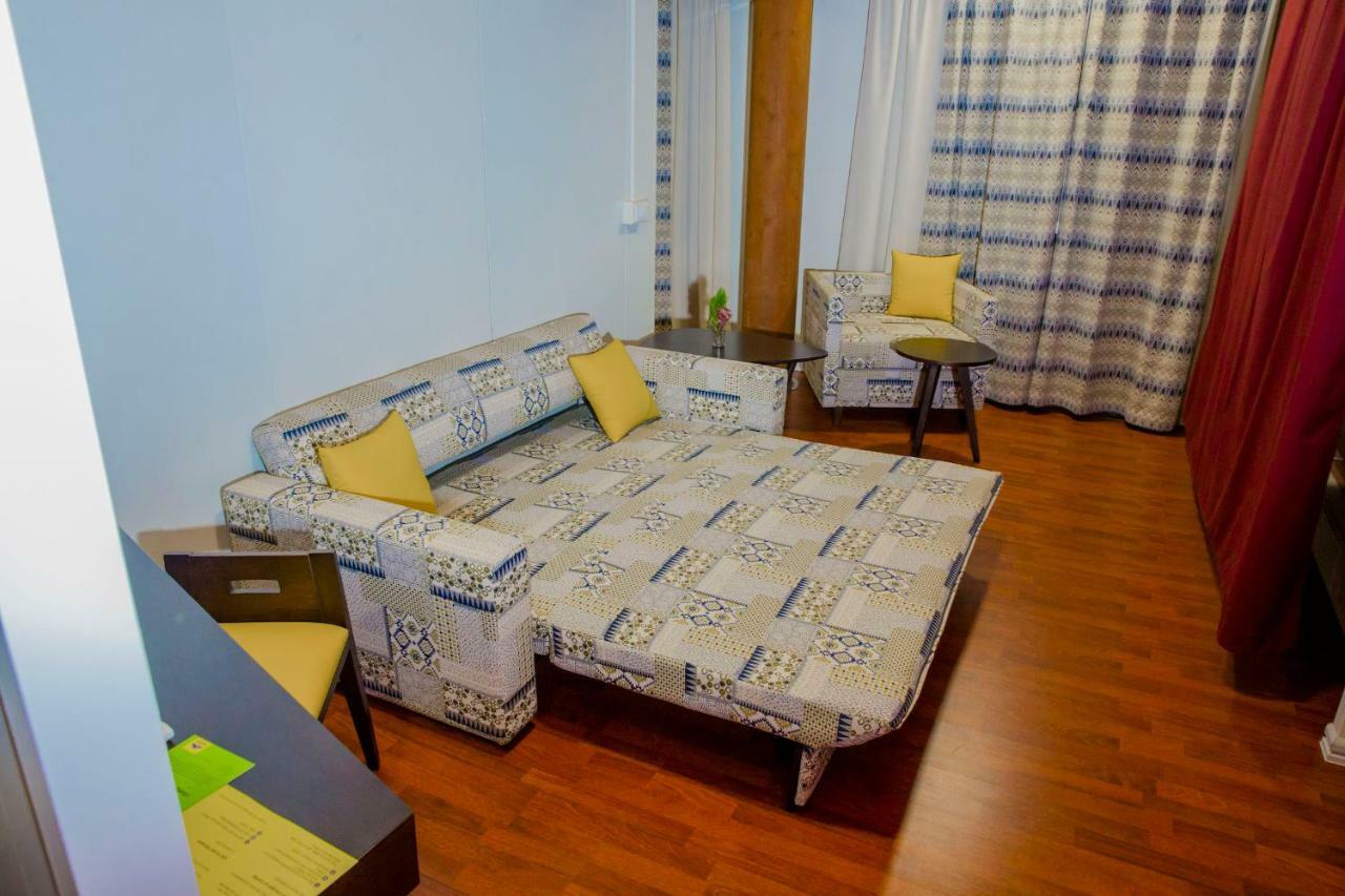 Dunia Hotel Ouagadougou Loumbila Buitenkant foto