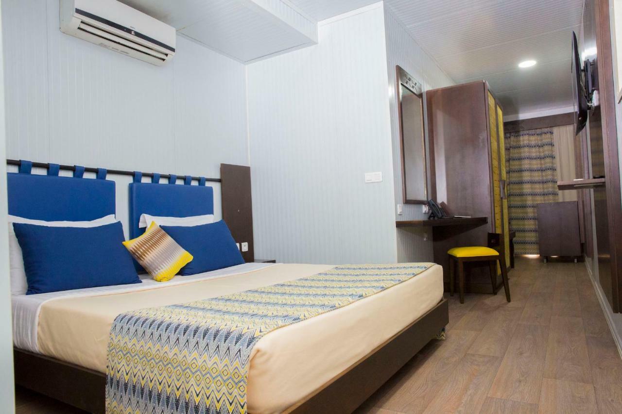 Dunia Hotel Ouagadougou Loumbila Buitenkant foto
