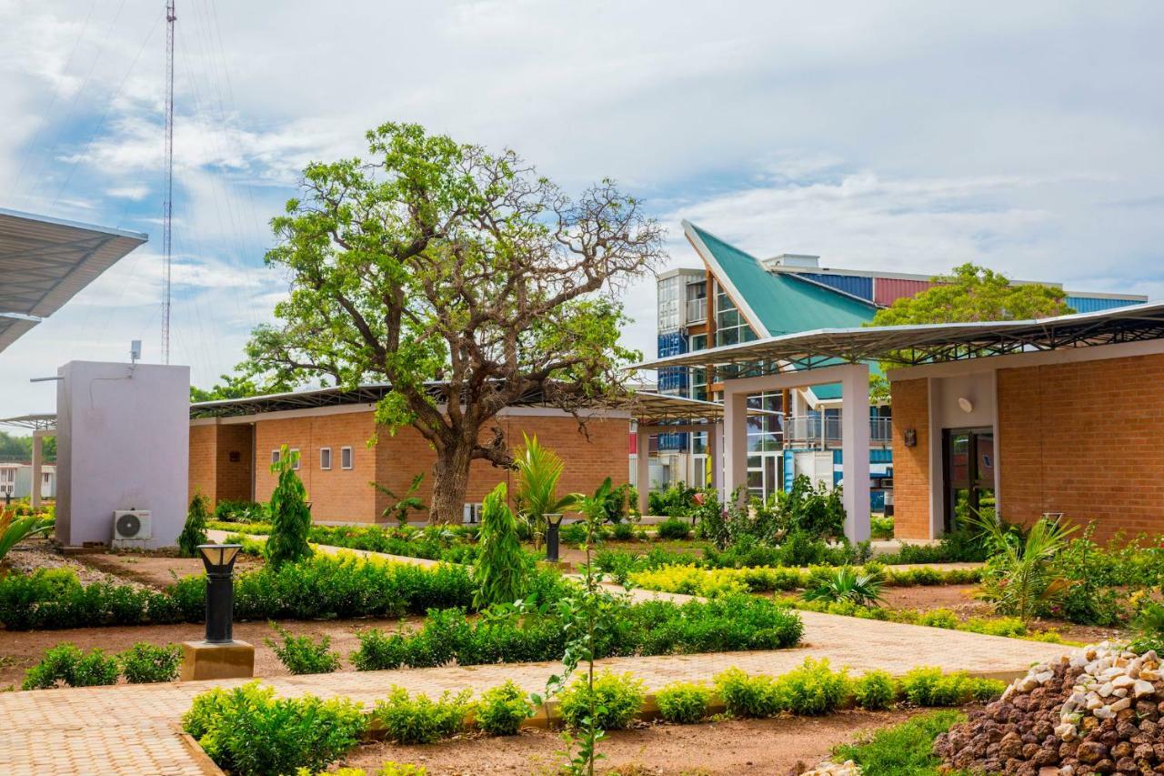 Dunia Hotel Ouagadougou Loumbila Buitenkant foto